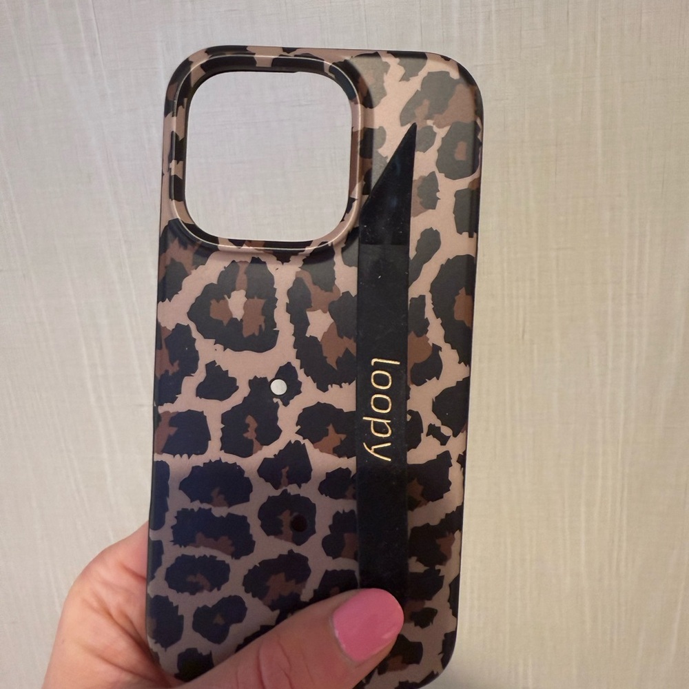 16 Pro Leopard Loopy Case